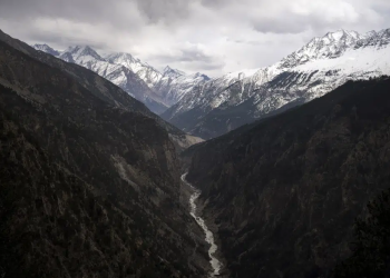 Study reveals potential 80% volume loss of Himalayan glaciers without global warming mitigation
