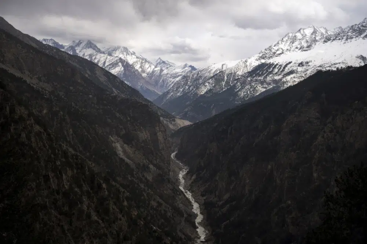 Study reveals potential 80% volume loss of Himalayan glaciers without global warming mitigation