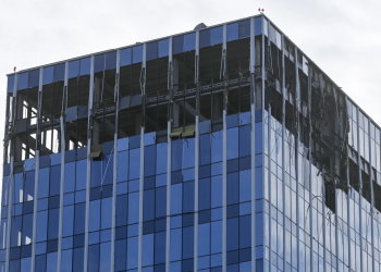 “Ukrainian Drones Strike Moscow and Crimea as Russian Forces Launch Attacks on Ukraine’s Southern Region”