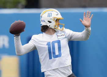 “Quarterback Justin Herbert and Chargers Reach 5-Year Extension Valued at $262.5 Million, According to AP Insider”