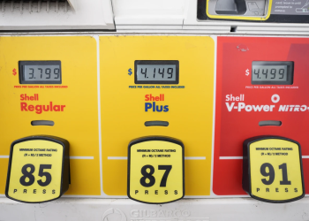 Causes Behind Surging Gas Prices: Extreme Heat and Reductions in Oil Production, Say Specialists