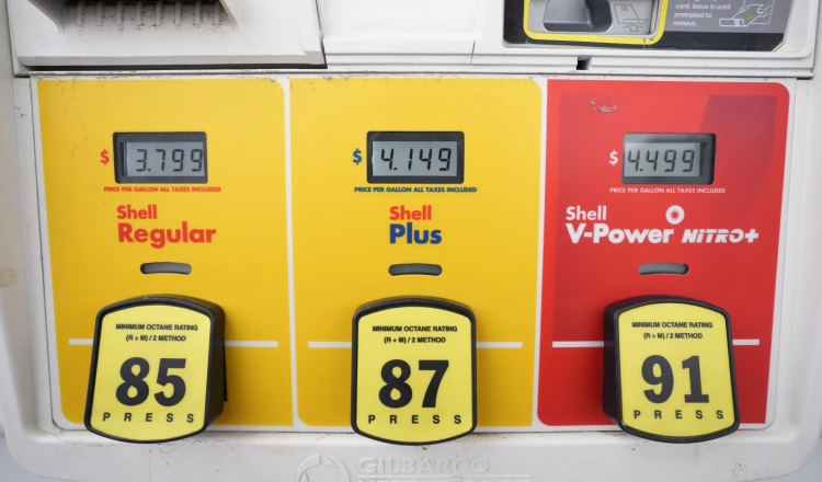 Causes Behind Surging Gas Prices: Extreme Heat and Reductions in Oil Production, Say Specialists